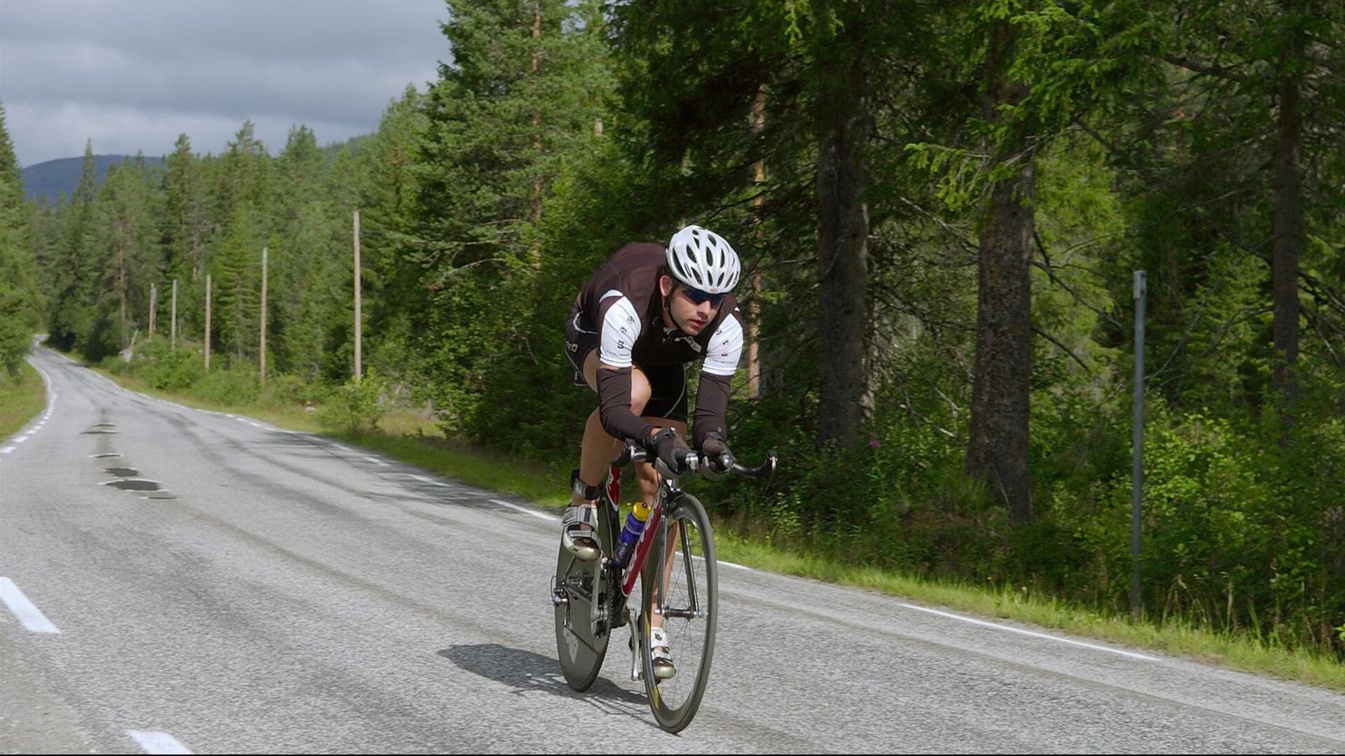 开云全站下载-巴黎签下一名欧洲最耀眼的中场，战术多样化，巴黎中锋是谁